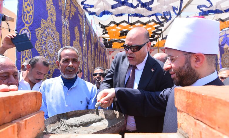 وزيرا الأوقاف والعمل في زيارة إلى منطقة رأس غارب