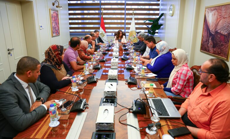 وزيرة التنمية المحلية تتابع سير العمل في منظومة المراكز التكنولوجية بالمحافظات