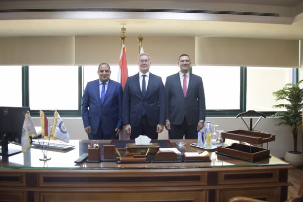 وزير البترول يشهد توقيع اتفاقية جديدة لإجراء مسح سيزمي إقليمي بمناطق جنوب الصحراء الغربية