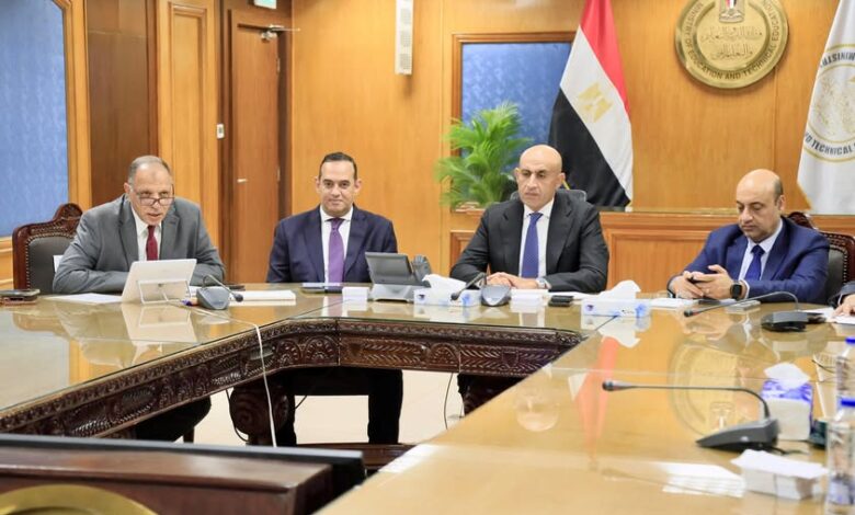 وزير التربية والتعليم يتابع امتحانات الثانوية العامة من خلال غرفة العمليات المركزية بالوزارة