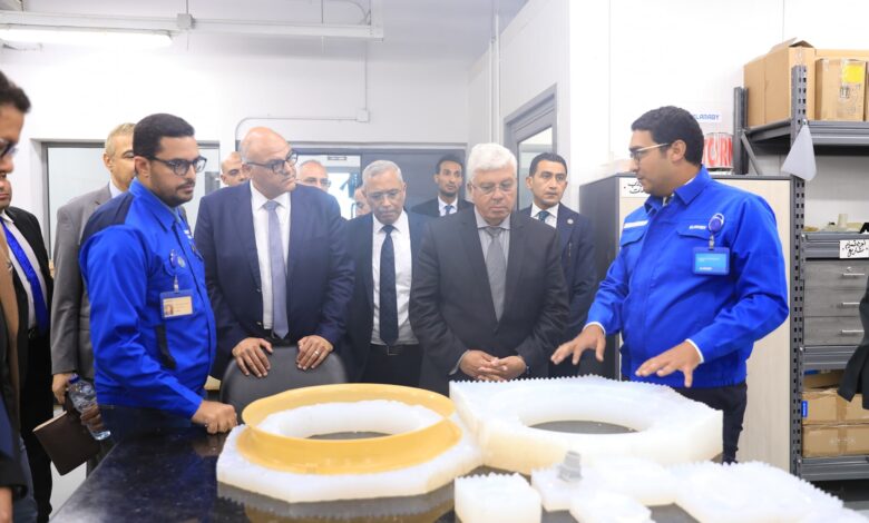 وزير التعليم العالي ومحافظ القليوبية يزوران مجمع البحوث والتطوير بمجموعة العربي في بنها