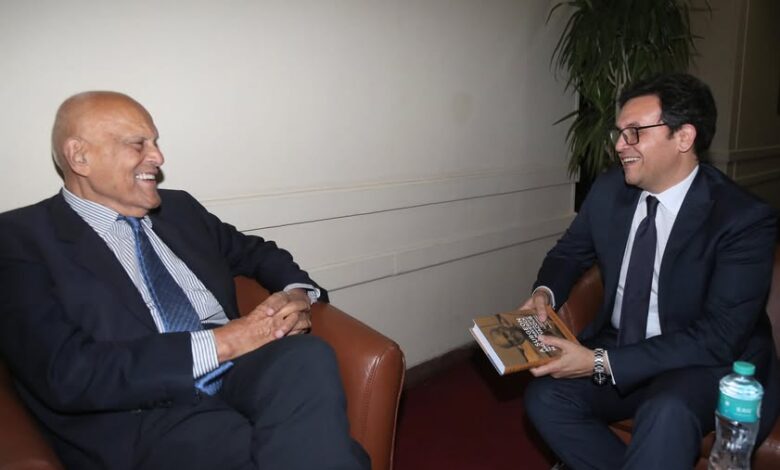 وزير الثقافة يستقبل السير مجدي يعقوب قبيل احتفالية تكريمه والإعلان عن تفاصيل تمثال طبيب القلوب