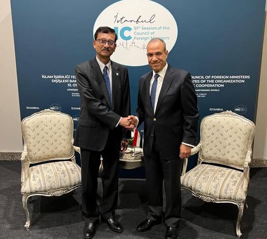 وزير الخارجية والهجرة يلتقي بمستشار الشئون الخارجية في بنجلاديش