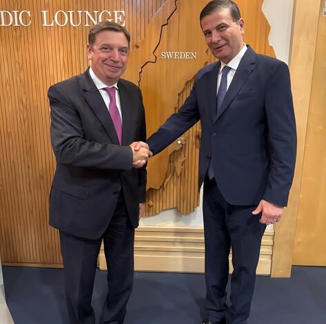 وزير الزراعة يبحث مع نظيره الأسباني تعزيز التعاون المشترك بين البلدين