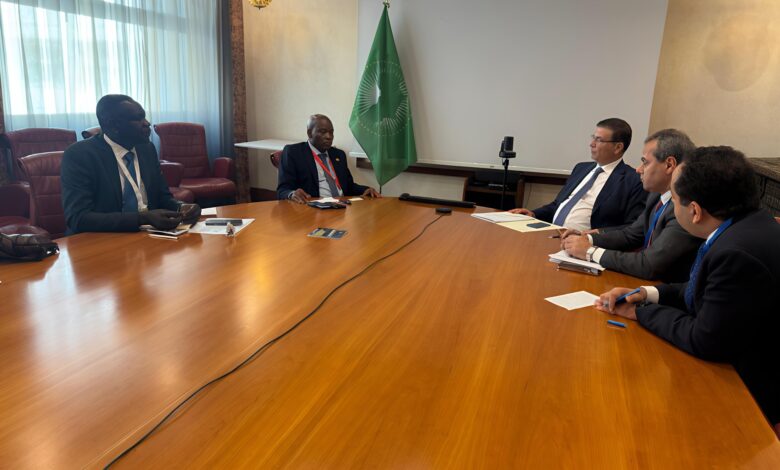 وزير الزراعة يلتقي المفوض الزراعي الإفريقي لبحث التعاون المشترك
