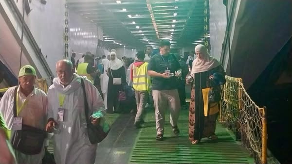 وزير السياحة والآثار يوجه بسرعة إنهاء ترتيبات عودة حجاج الحج السياحي البري من الأراضي المقدسة