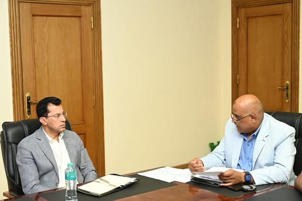 وزير الشباب والرياضة يبحث خطة مراكز الشباب للعام المالي 2025/2026