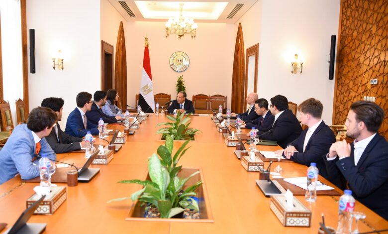 ︎وزير الخارجية والهجرة يلتقي بمجموعة من الطلاب في الجامعات بالمملكة المتحدة