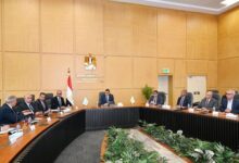 الشربيني يتابع موقف مشروعات المرافق التي تقوم الوزارة بتنفيذها على مستوى الجمهورية وموقف توطين الصناعة
