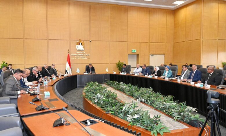 الشربيني يعقد اجتماعًا للجنة التنسيقية العليا ويوجه رؤساء المدن الجديدة بترشيد استهلاك الطاقة والمياه