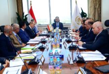 فاروق يجتمع بالقابضة للصناعات الغذائية لمتابعة المخزون الاستراتيجي من السلع الأساسية