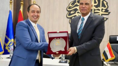 محافظ أسوان يستقبل مدير صندوق مكافحة الإدمان لتكثيف الجهود