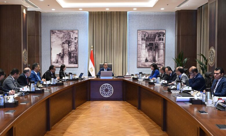 مدبولي يتابع مع محافظ البحيرة الموقف التنفيذي لمشروعي تطوير ميناء الصيد برشيد ونبع الحمراء بوادي النطرون