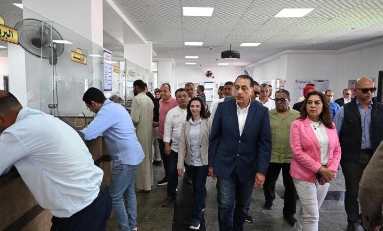 مدبولي يتفقد المركز التكنولوجي لخدمة المواطنين بزاوية صقر ضمن مشروعات المبادرة الرئاسية حياة كريمة