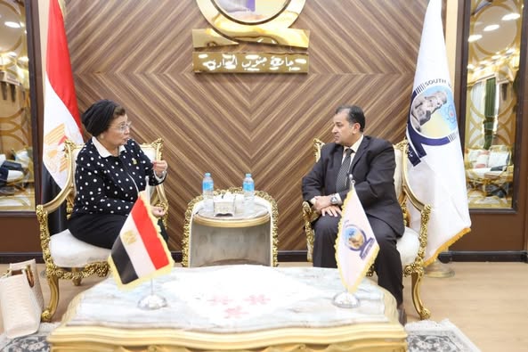 نائب وزير الصحة تبحث مع رئيس جامعة جنوب الوادي تعزيز التعاون لتحسين الخصائص السكانية والصحة الإنجابية بمحافظة قنا