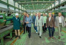 وزير الإنتاج الحربي يتابع مراحل التصنيع بشركة حلوان للصناعات الهندسية
