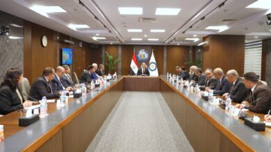 وزير البترول يلتقي بمجموعة من كبار كتاب الصحافة المصرية ورؤساء التحرير وخبراء الاقتصاد والبترول