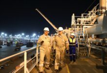 وزير البترول يُجري جولة تفقدية بميناء الإسكندرية لمتابعة أعمال تجهيز سفينة التغييز Energos Power