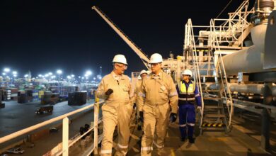 وزير البترول يُجري جولة تفقدية بميناء الإسكندرية لمتابعة أعمال تجهيز سفينة التغييز Energos Power