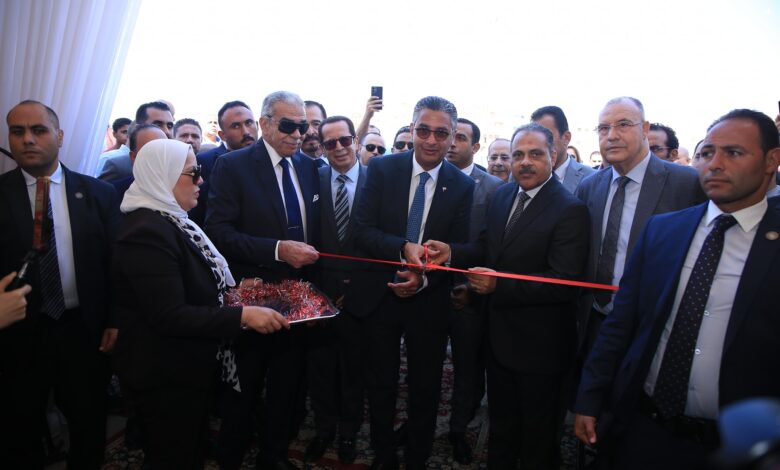 وزير التموين ومحافظ الشرقية يفتتحان سوق اليوم الواحد بالعاشر من رمضان