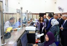 وزيرة التنمية المحلية تقوم بجولة مفاجئة على حي عابدين بالقاهرة