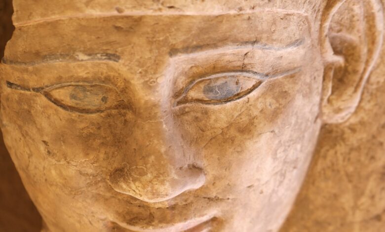 اكتشاف مقابر جديدة من العصرين اليوناني والروماني بنقوش هيروغليفية في الجبانة