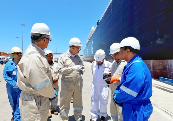 وزير البترول يقوم بزيارة ميدانية لميناء الدخيلة بالإسكندرية لتفقد إتمام أعمال التجهيزات النهائية بوحدة التغييز العائمة "إنيرجيوس باور"