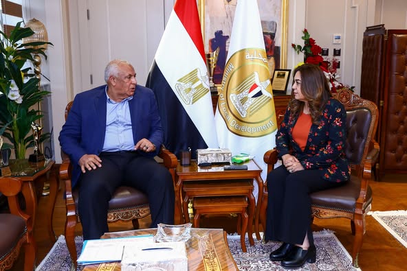 وزيرة التنمية المحلية تتابع مع محافظ الوادي الجديد آخر مستجدات الخطة التنفيذية لإنشاء مركز الحرير بمدينة الخارجة