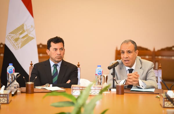 "عبد العاطي" يستقبل "صبحي" ويلتقى مع مجموعة من الشباب المشاركين فى نموذج محاكاة مجلس الشيوخ