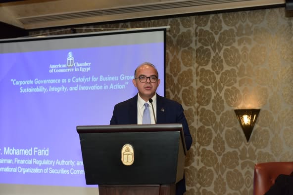 رئيس الرقابة المالية يشارك في جلسة نقاشية بعنوان "حوكمة الشركات كمحفز لنمو الأعمال"