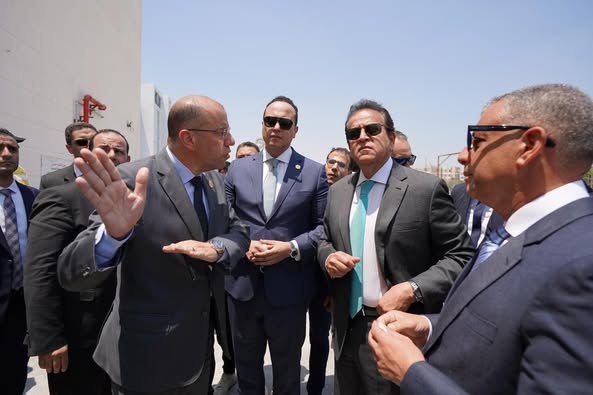 نائب رئيس الوزراء وزير الصحة ورئيس هيئة الرعاية الصحية ومحافظ الإسماعيلية يتفقدون أعمال الإنشاء بالمركز الدولي للتأهيل والطب الرياضي والمقرر ربطه بالقرية الأولمبية