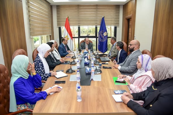 الغمراوي يعقد اجتماعًا مع الشركة المنظمة إنفورما لاستعراض محاور المشاركة