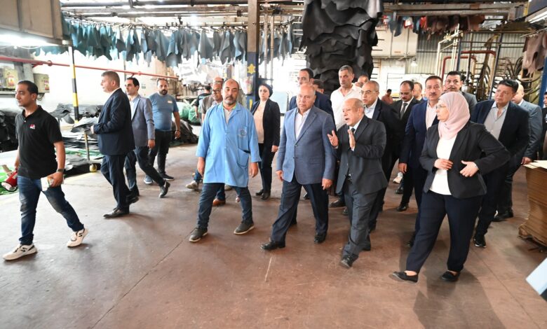 الوزير يفتتح مصنع لإنتاج الزجاج الهندسي ويضع حجر الأساس لمصنع جديد لإنتاج ثلاجات وديب فريزر بمجموعة شركات العربي