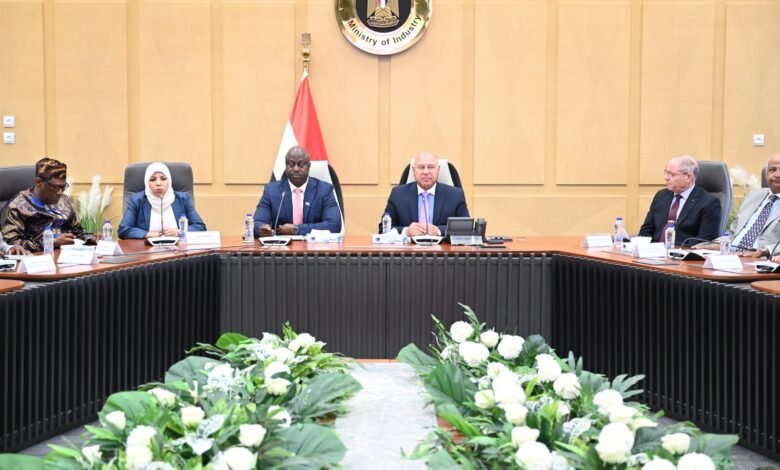 الوزير يلتقي وزير النقل والطيران بجمهورية سيراليون لبحث تدعيم التعاون المشترك في مجالات النقل المختلفة