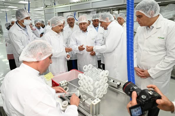 الوزير يفتتح خط إنتاج مرشحات الغسيل الكلوي ومصنع محاليل الغسيل الكلوي بطاقة ٤٠ مليون لتر سنويًا بشركة "أولميد ميدل إيست"