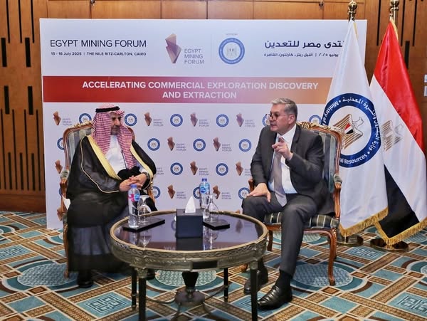 بدوي يعقد اجتماعًا مع نائب وزير الصناعة والثروة المعدنية لشؤون التعدين بالمملكة العربية السعودية