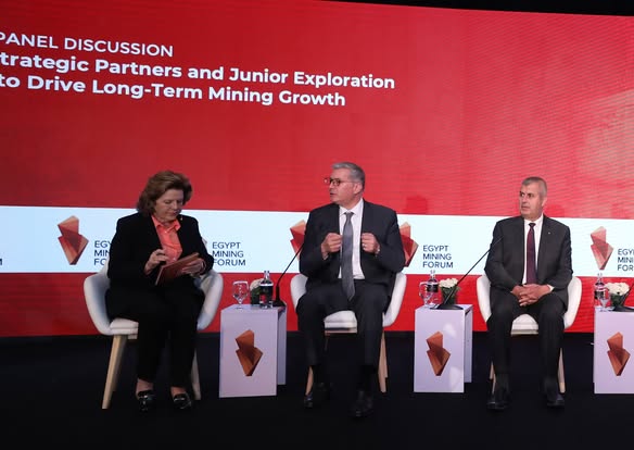 بدوي يشارك في الجلسة الوزارية التي أقيمت تحت عنوان "جذب الشركاء الاستراتيجيين وشركات التنقيب الناشئة لتحفيز نمو قطاع التعدين على المدى البعيد"