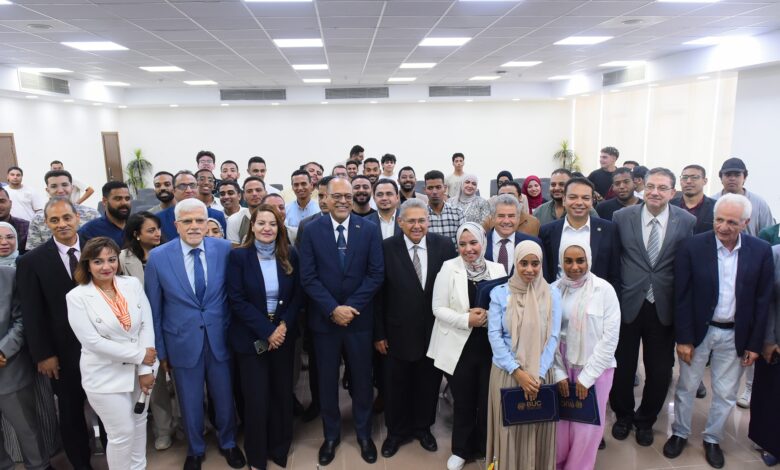 جبران يُسلم شهادات إجتياز دورة تدريبية على مهنة المَسّاح العام لخريجي وطلبة قسم الجغرافيا