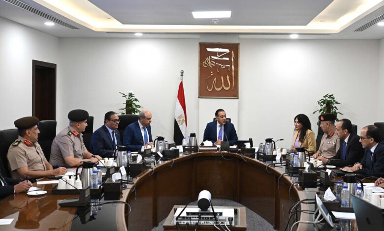 رئيس الوزراء يتابع الإجراءات التنفيذية لمشروع مبنى 4 بمطار القاهرة الدولي