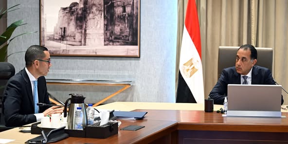 رئيس الوزراء يتابع مع وزير الاستثمار عدداً من ملفات العمل