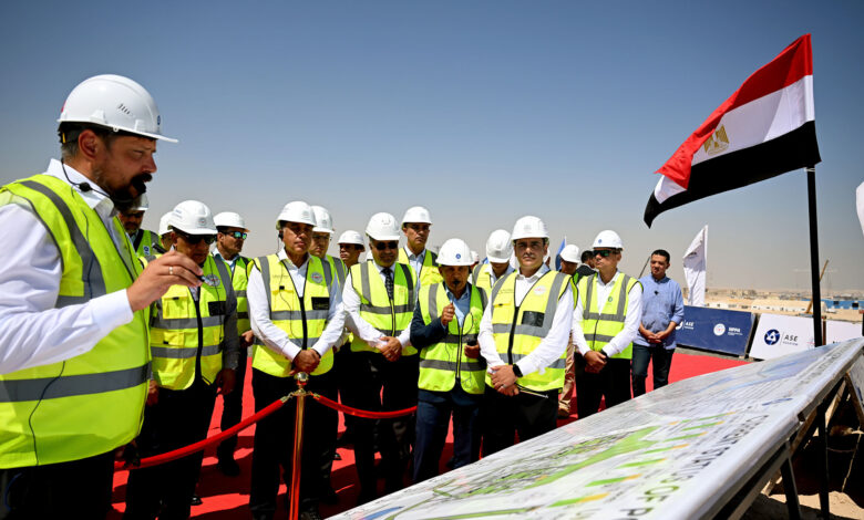 رئيس الوزراء يتفقد موقع إنشاء المحطة النووية بالضبعة.. ويشيد بالتقدم المحقق