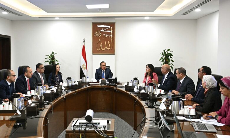 رئيس الوزراء يستعرض الاستراتيجية الوطنية للحرف اليدوية (2025 – 2030)