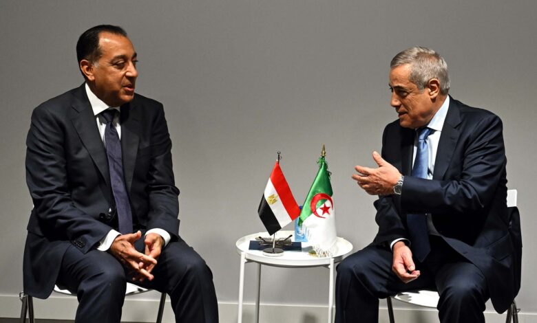 رئيس الوزراء يلتقى نظيره الجزائرى