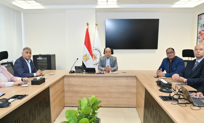 سويلم يبحث عدد من نماذج ومقترحات تطوير واجهات المدن النيلية.. ويتابع أعمال التطوير المنفذة