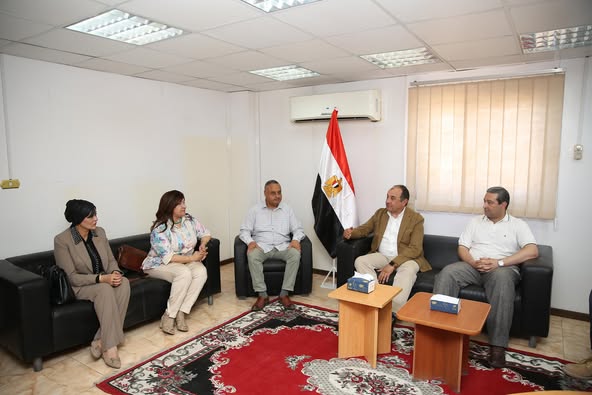 شيمي يبدأ زيارة تفقدية لشركة دمياط للغزل والنسيج ويلتقي عددًا من نواب البرلمان