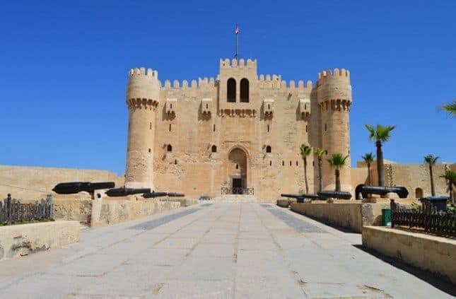 فتح كافة المواقع الأثرية بها ومتاحف كل من اليوناني الروماني والمجوهرات الملكية والإسكندرية القومي