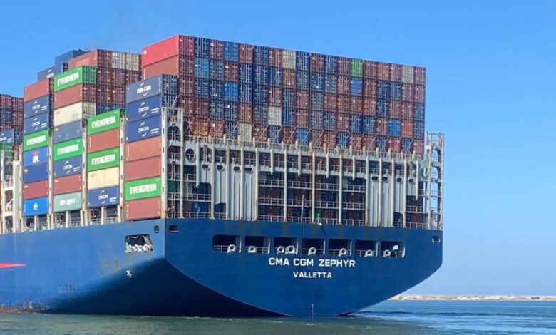 قناة السويس تشهد عبور سفينة الحاويات CMA CGM ZEPHYR ضمن قافلة الجنوب