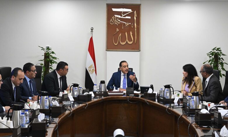 مدبولي يُتابع الخطة التنفيذية لمحطات تحلية مياه الساحل الشمالي الغربي