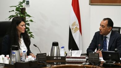 مدبولي يتابع مع وزيرة التخطيط والتنمية الاقتصادية والتعاون الدولي استعدادات إطلاق السردية الوطنية للتنمية الاقتصادية: السياسات الداعمة للنمو والتشغيل