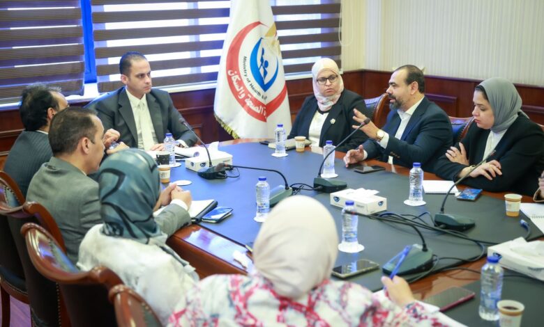 نائب وزير الصحة والسكان يعقد اجتماعًا لمناقشة أخر مستجدات ملف السياحة العلاجيه.. توفير فرص تدريبية لأطباء الأسنان